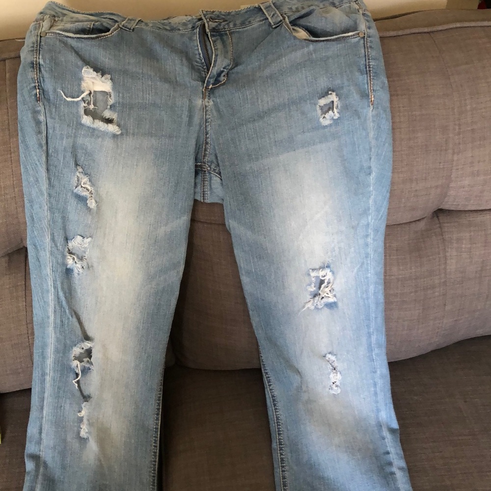 Lightly worn size 21, 35 in dec. Paris blues jeans